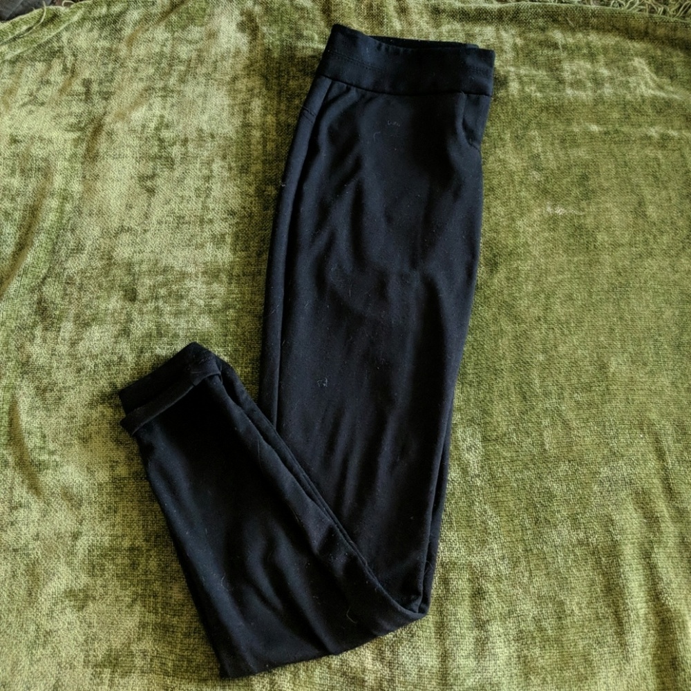Ankle-length black pants